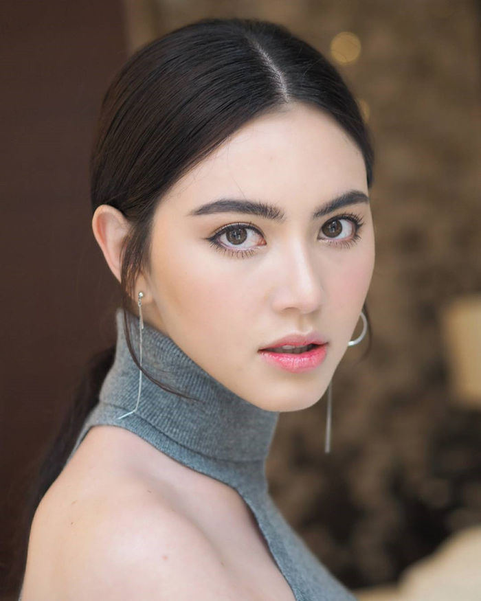 Son nude, lông mày cong... make up kiểu con gái Thái đang lên ngôi