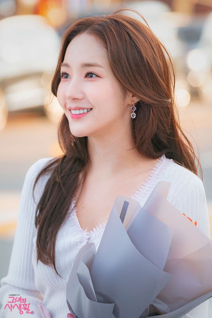 Park Min Young trẻ trung như gái đôi mươi, khoe eo nhỏ nhắn khó tin