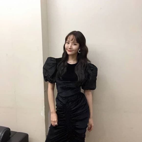 Park Min Young trẻ trung như gái đôi mươi, khoe eo nhỏ nhắn khó tin