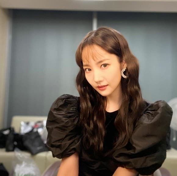 Park Min Young trẻ trung như gái đôi mươi, khoe eo nhỏ nhắn khó tin