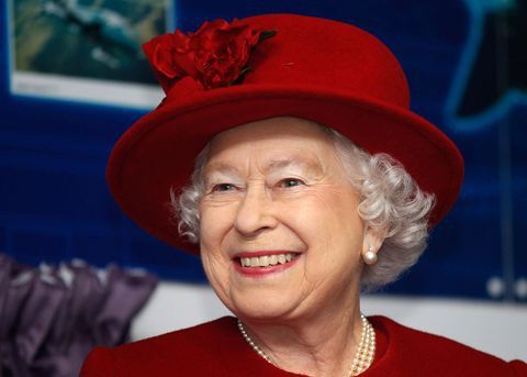 Thủ thuật make up giúp hack tuổi cực đỉnh của Nữ hoàng Elizabeth II