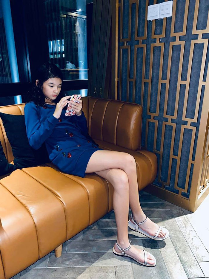 Thừa hưởng gen tốt từ mẹ, con gái Trương Ngọc Ánh cao khủng ở tuổi 11
