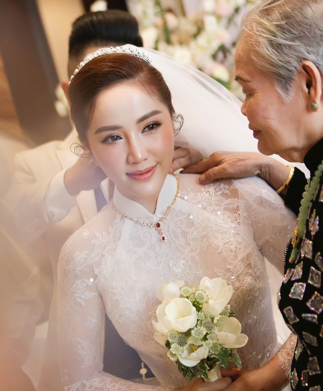 Thực đơn cực đắt đỏ trong đám cưới của Bảo Thy