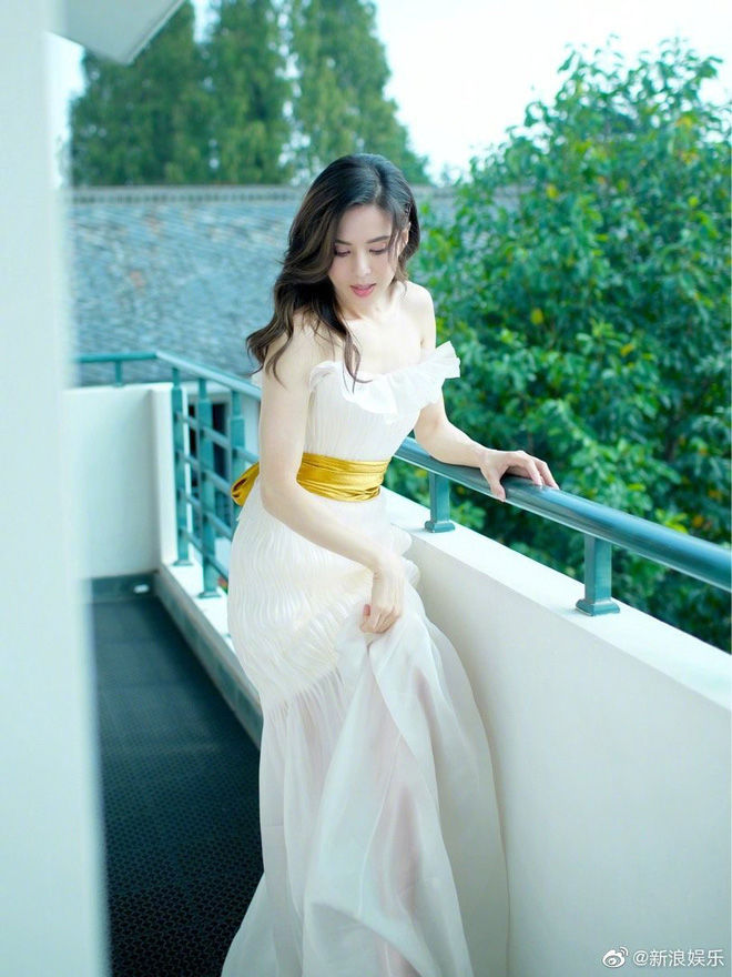 'Tiểu Long Nữ' Lý Nhược Đồng: Tuổi 46 vẫn sở hữu vóc dáng vạn người mê