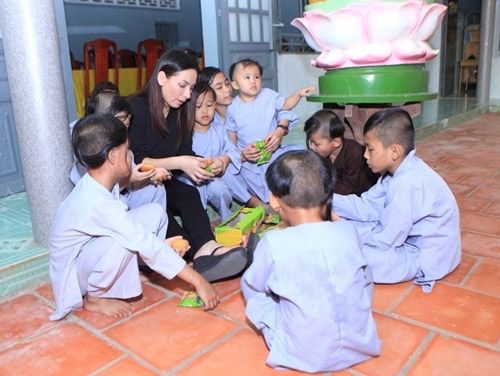 Tổ ấm giản dị đậm chất Việt Nam tại Mỹ của nữ ca sĩ Phi Nhung