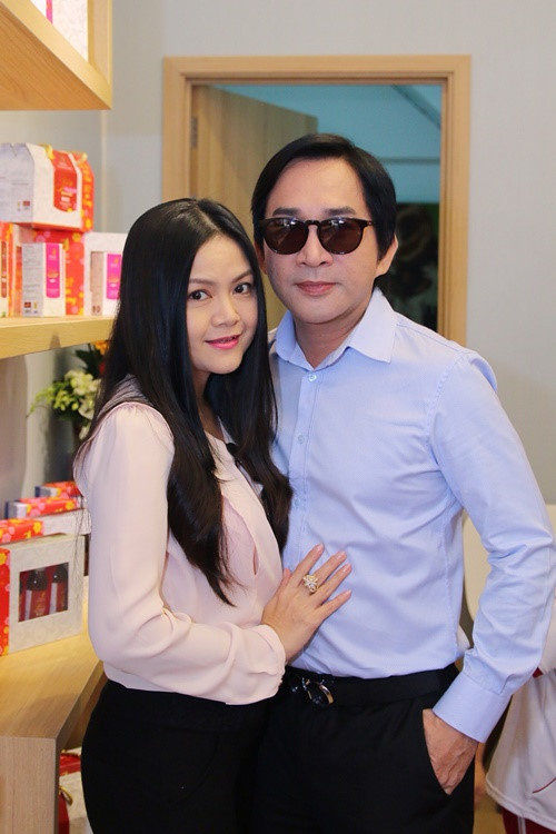 Trái chiều quan điểm hôn nhân, NS Hồng Vân và NS Kim Tử Long tranh cãi