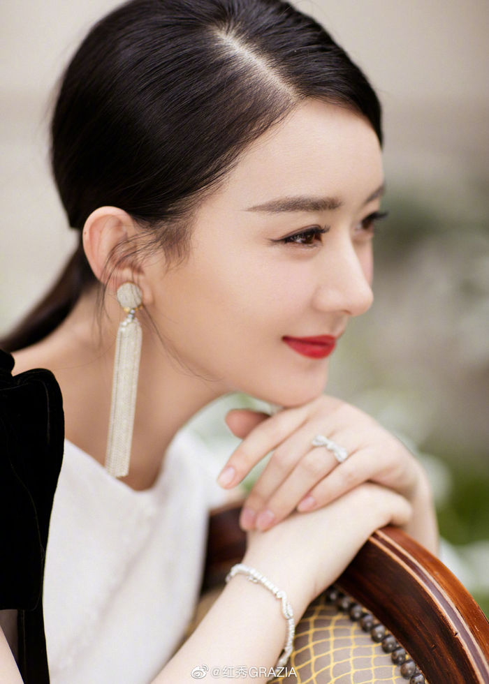 Triệu Lệ Dĩnh bị Hiệp hội tác giả xứ Trung lên tiếng phê bình