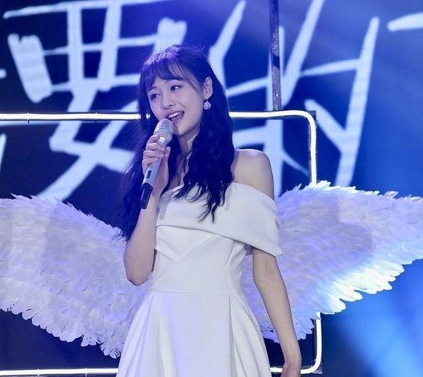 Trịnh Sảng lại xuất hiện với đôi chân “tong teo” khiến fan lo lắng