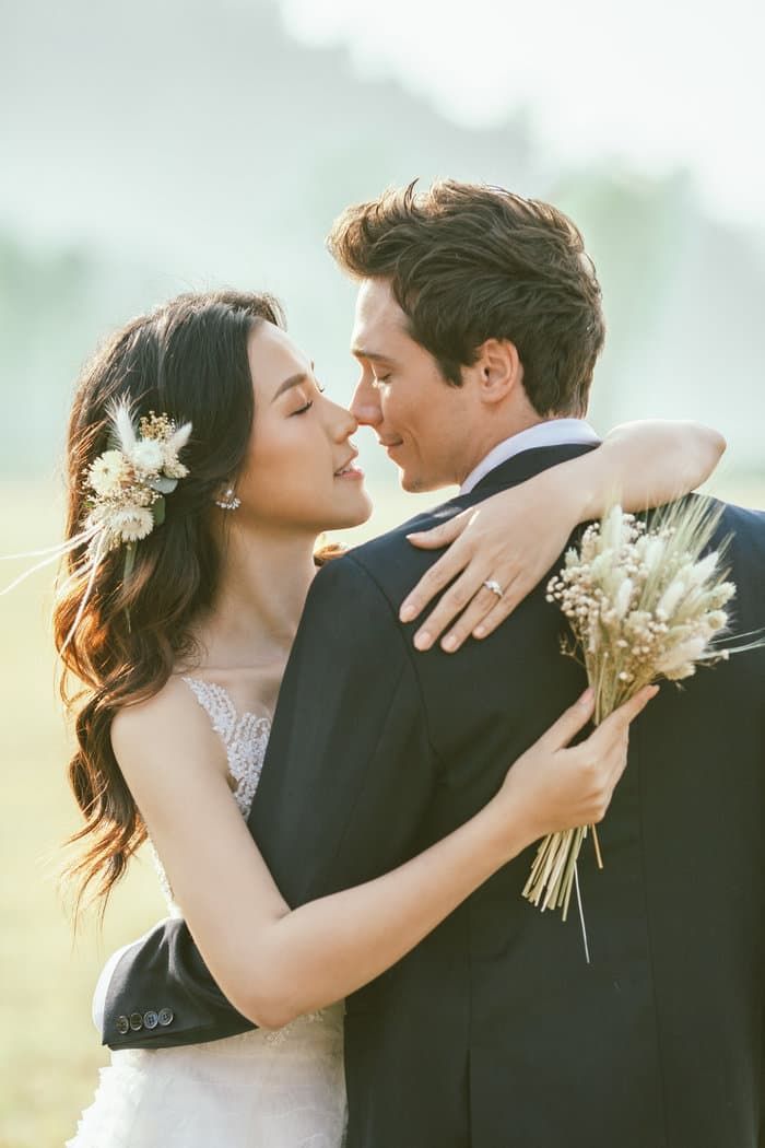 Trọn vẹn bộ ảnh cưới đẹp như thước phim ở Yên Tử của Á hậu Hoàng Oanh