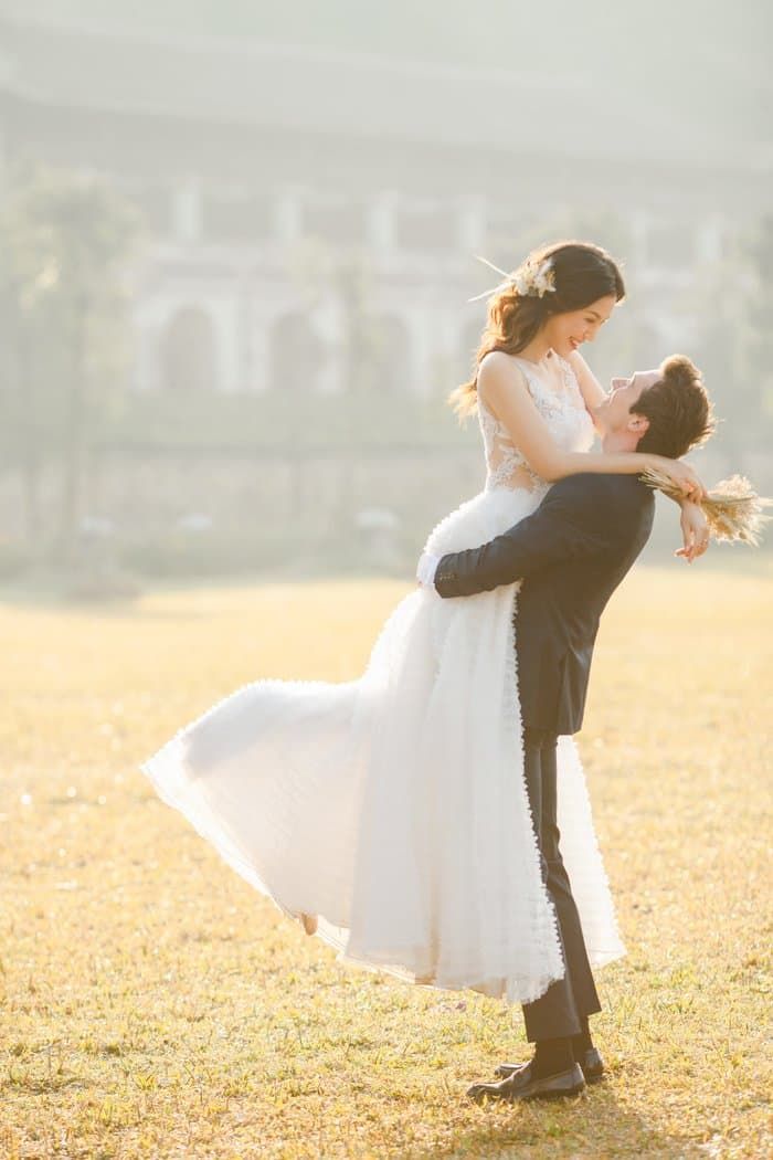 Trọn vẹn bộ ảnh cưới đẹp như thước phim ở Yên Tử của Á hậu Hoàng Oanh