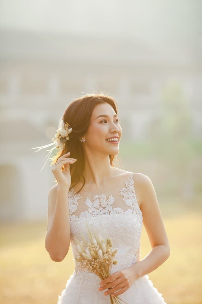 Trọn vẹn bộ ảnh cưới đẹp như thước phim ở Yên Tử của Á hậu Hoàng Oanh