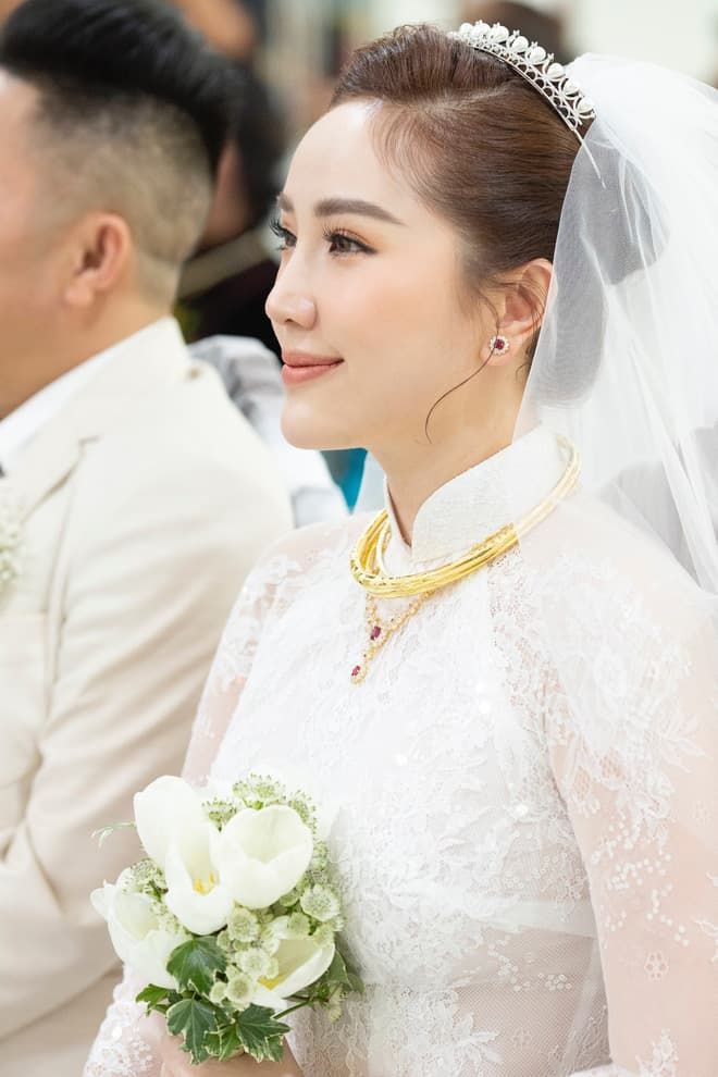 Ngắm khoảnh khắc đẹp và hạnh phúc của Bảo Thy trong hôn lễ kín tiếng