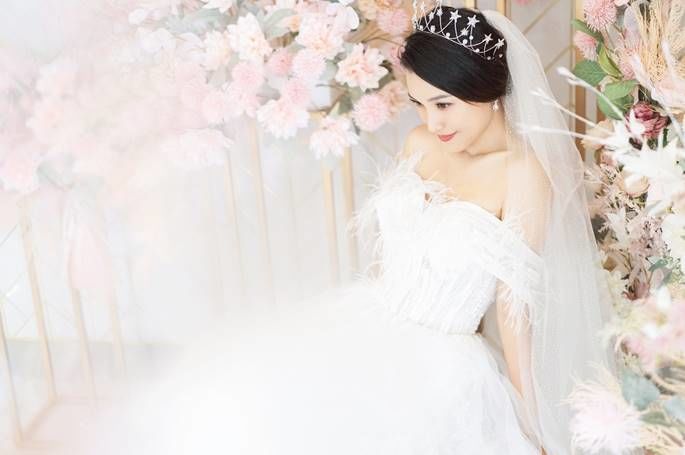 Trước thềm đám cưới, Hoàng Oanh từng yêu 2 sao nam điển trai đắm đuối