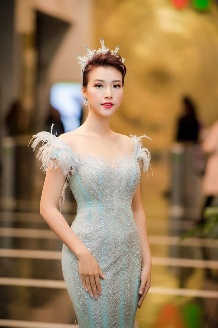 Trước thềm đám cưới, Hoàng Oanh từng yêu 2 sao nam điển trai đắm đuối