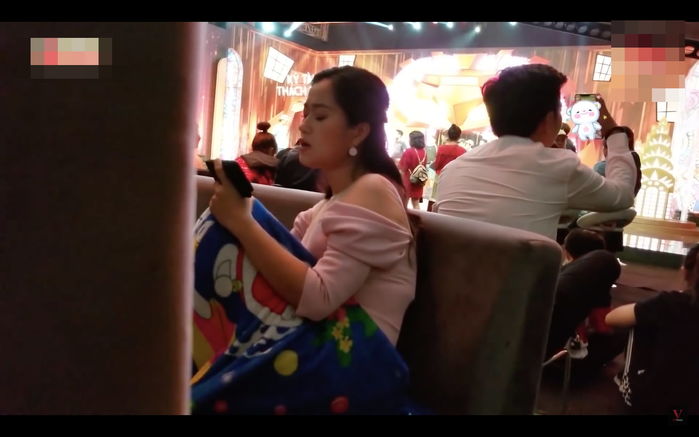 Trường Giang gọi điện facetime cho con gái nhỏ trên trường quay