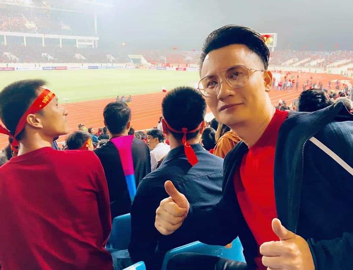Trường Giang tự pha nước cho vợ, Hoài Linh lần đầu diện cả cây đồ hiệu
