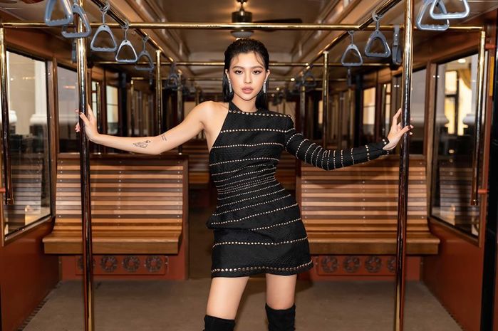 Tú Hảo, fashionista mặc đồ thu đông kín cổng cao tường vẫn đẹp
