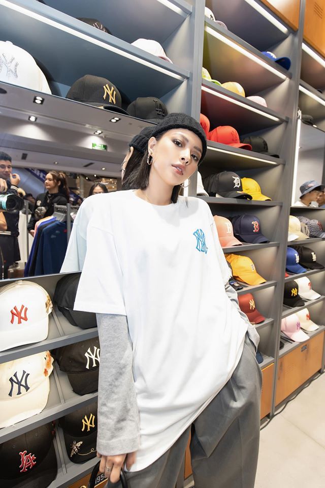 Tú Hảo, fashionista mặc đồ thu đông kín cổng cao tường vẫn đẹp