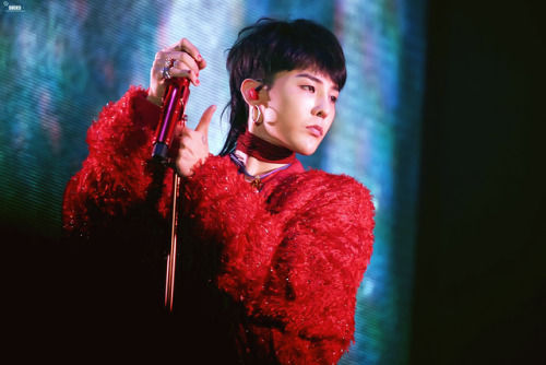 G-Dragon, Mina khiến fan lo lắng vì đang đối mặt với bệnh tâm lý
