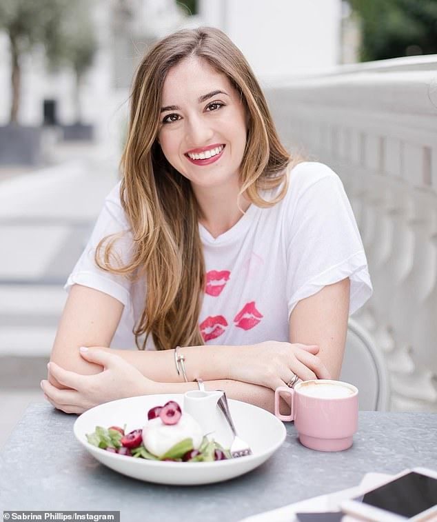 CEO thuê bạn trai về làm, sau chia tay anh ta bỏ việc, thành triệu phú