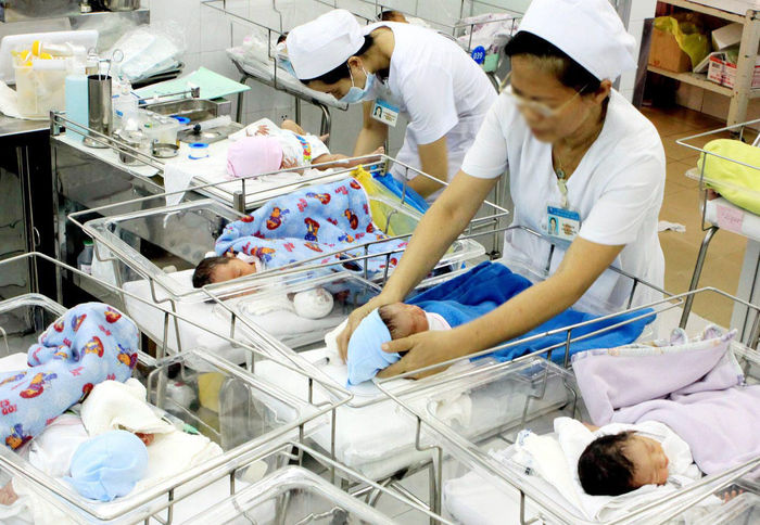 Tỷ lệ sinh giảm, TP.HCM đề xuất giảm viện phí khi sinh con thứ 2