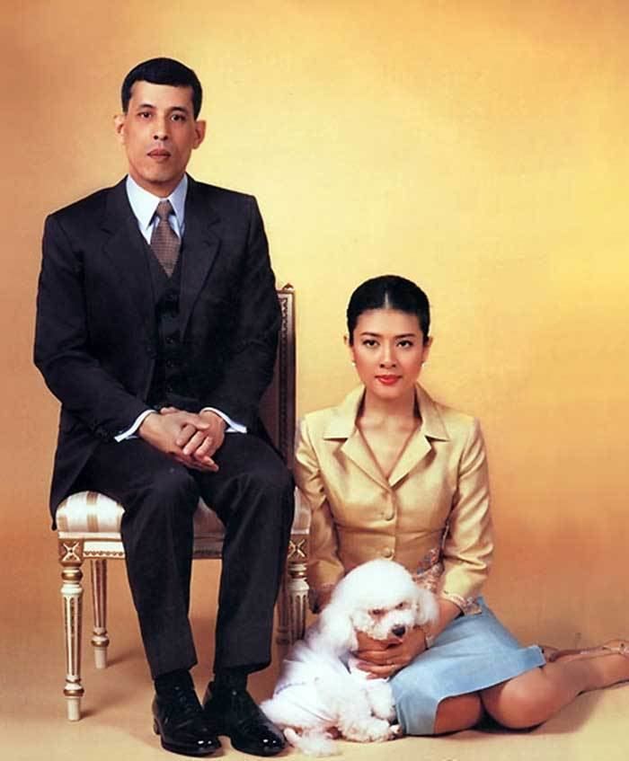 Vợ hai vua thái sống lưu lạc sau cáo buộc vi phạm luật Hoàng gia