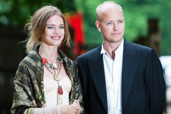 Vợ 'thái tử' Louis Vuitton: Từ cô gái bán rong đến con dâu nhà tỷ phú