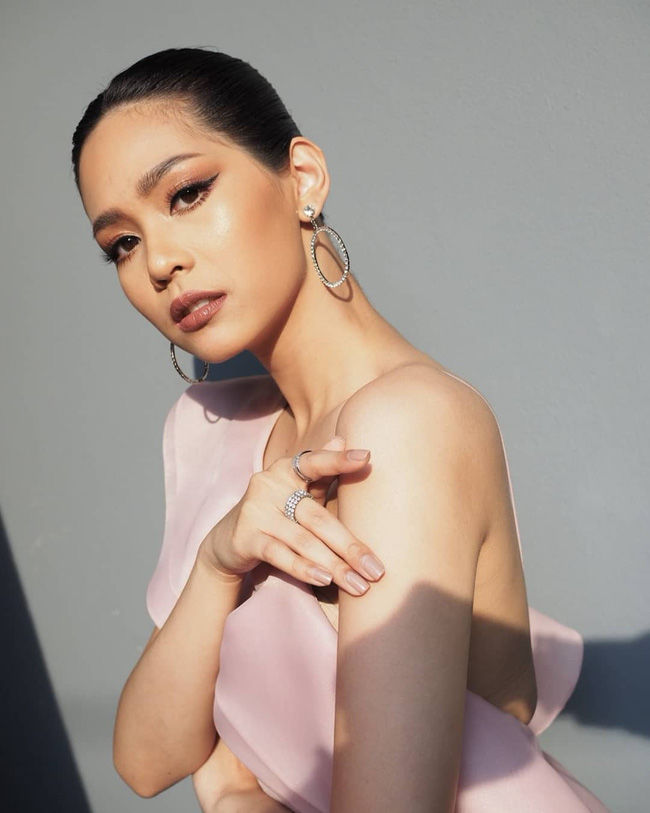 Xuýt xoa trước nhan sắc đỉnh cao của Tân Hoa hậu Quốc tế 2019
