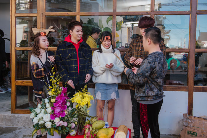Rapper Osad tung loạt ảnh đẹp trong MV Vì Đó Là Em cùng ca sỹ Hàn Quốc