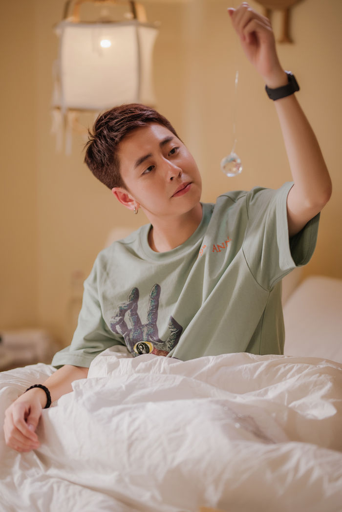 Rapper Osad tung loạt ảnh đẹp trong MV Vì Đó Là Em cùng ca sỹ Hàn Quốc