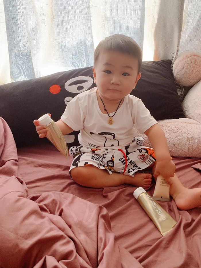 Cận mặt con trai của Lâm Khánh Chi: Bụ bẫm, đáng yêu