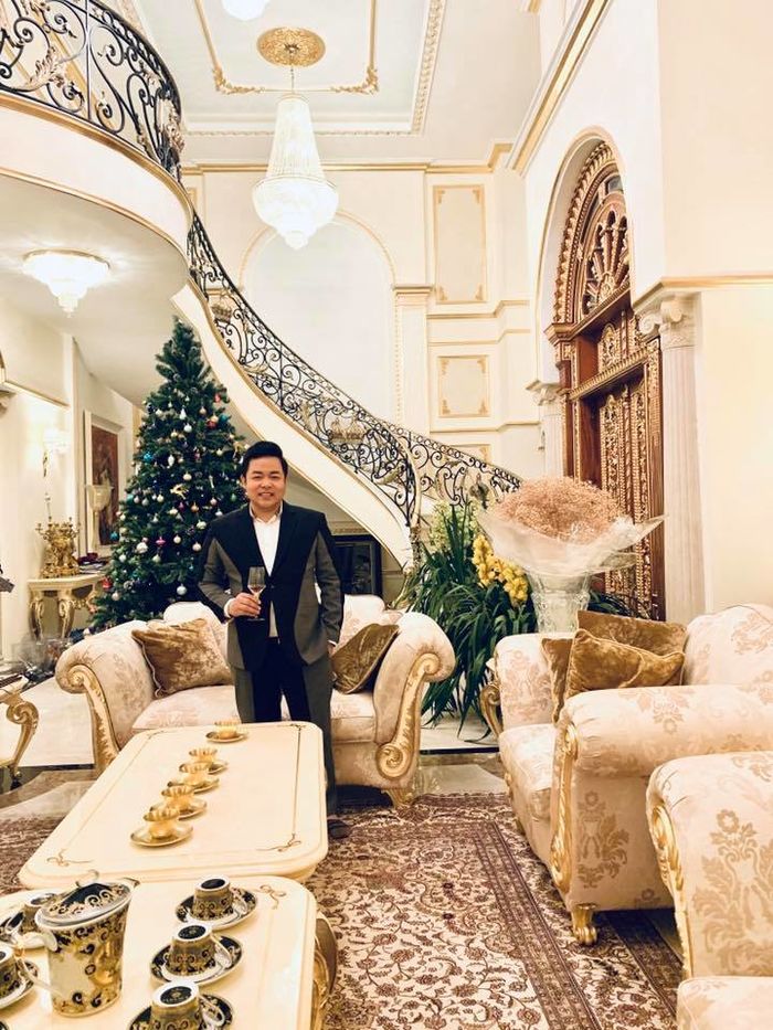 Quang Lê có khối tài sản kếch xù, mới đây còn khoe biệt thự dát vàng