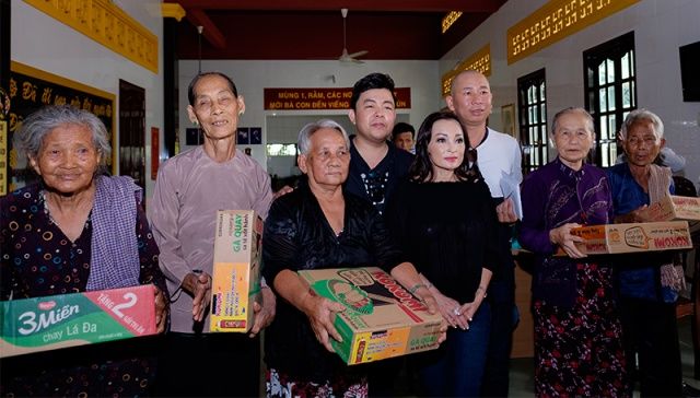 Quang Lê có khối tài sản kếch xù, mới đây còn khoe biệt thự dát vàng