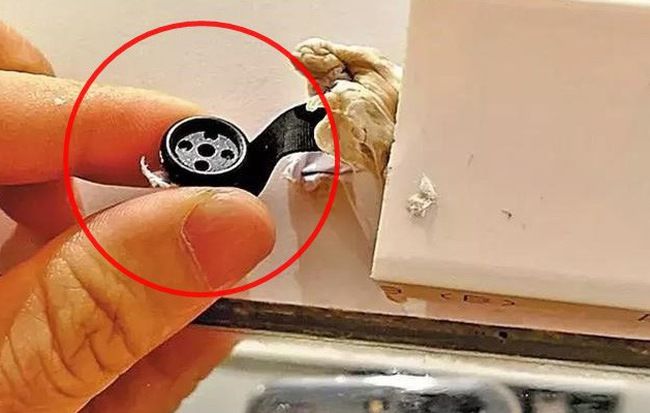 Hội chứng sợ xanh người hiếm gặp: Sợ xài tiền mặt, sợ búp bê
