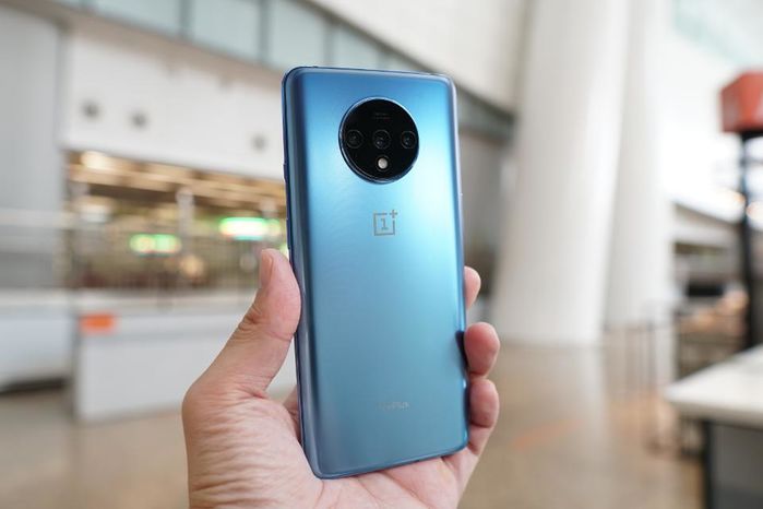 Giá smartphone xách tay cuối năm: iPhone 11 giảm gần 1 nửa