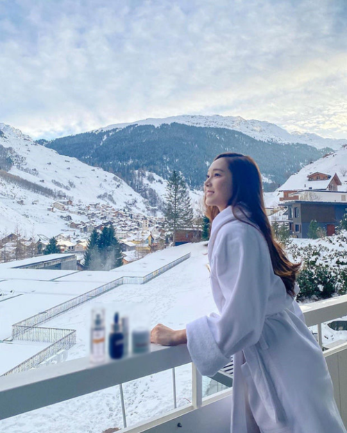 Jessica đón đông ở Thụy Sỹ: Đi trượt tuyết, check in view sang chảnh