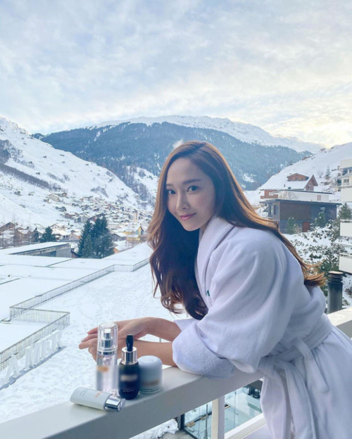 Jessica đón đông ở Thụy Sỹ: Đi trượt tuyết, check in view sang chảnh