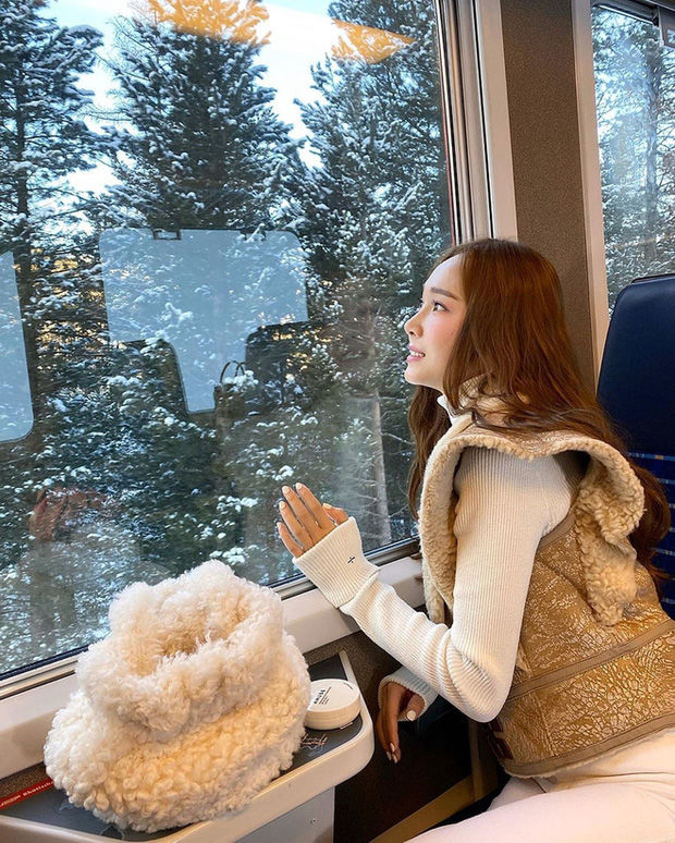 Jessica đón đông ở Thụy Sỹ: Đi trượt tuyết, check in view sang chảnh
