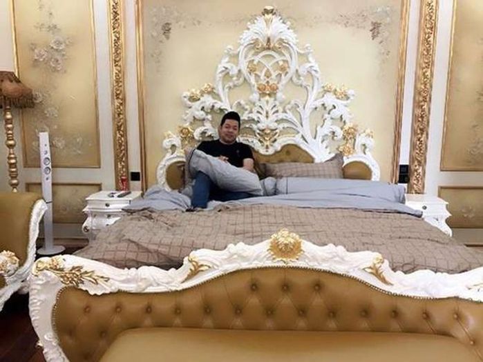 Quang Lê có khối tài sản kếch xù, mới đây còn khoe biệt thự dát vàng