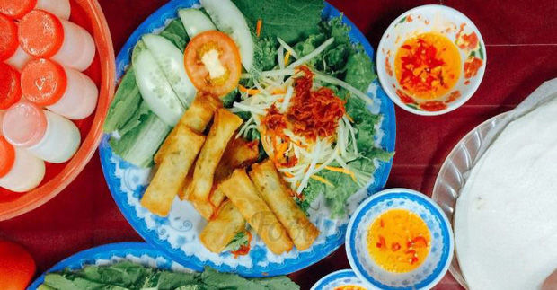 4 phố ẩm thực nổi tiếng Đà Nẵng: Phố Bằng Lăng có Yaourt muối trứ danh