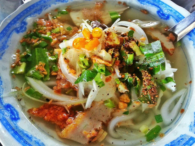 4 phố ẩm thực nổi tiếng Đà Nẵng: Phố Bằng Lăng có Yaourt muối trứ danh