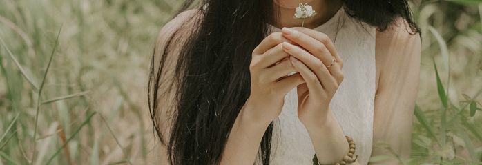 Nhà tâm lý học Viren Swami: Con gái càng “lép” càng được đàn ông giàu
