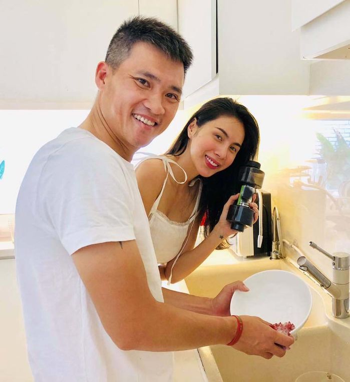 Thủy Tiên - Công Vinh bị chê: Đừng làm màu để đánh bóng tên tuổi