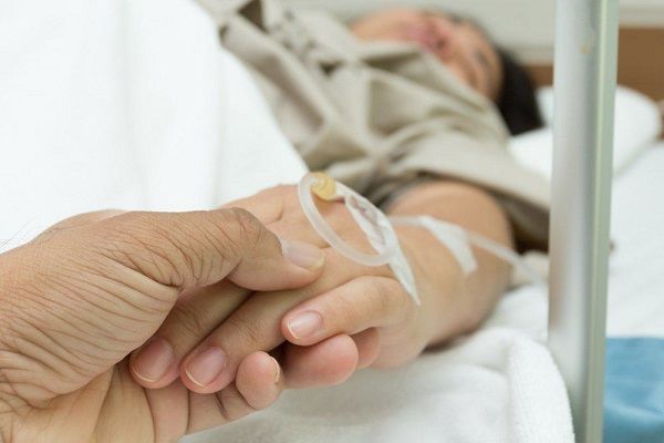 53 tuổi vẫn quyết sinh con, người phụ nữ hối hận “Tôi sai rồi chồng ạ!