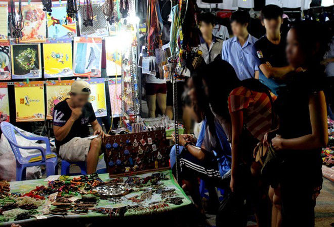 Vàng xi giả Trung Quốc bày bán đường phố dịp Tết chứa chất gây ung thư