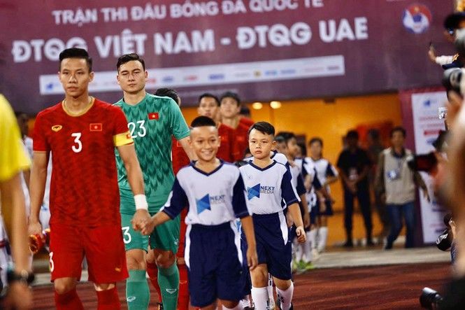 Con của á hậu, hoa hậu Việt: Con trai Lan Khuê, Tú Anh ra dáng cậu ấm