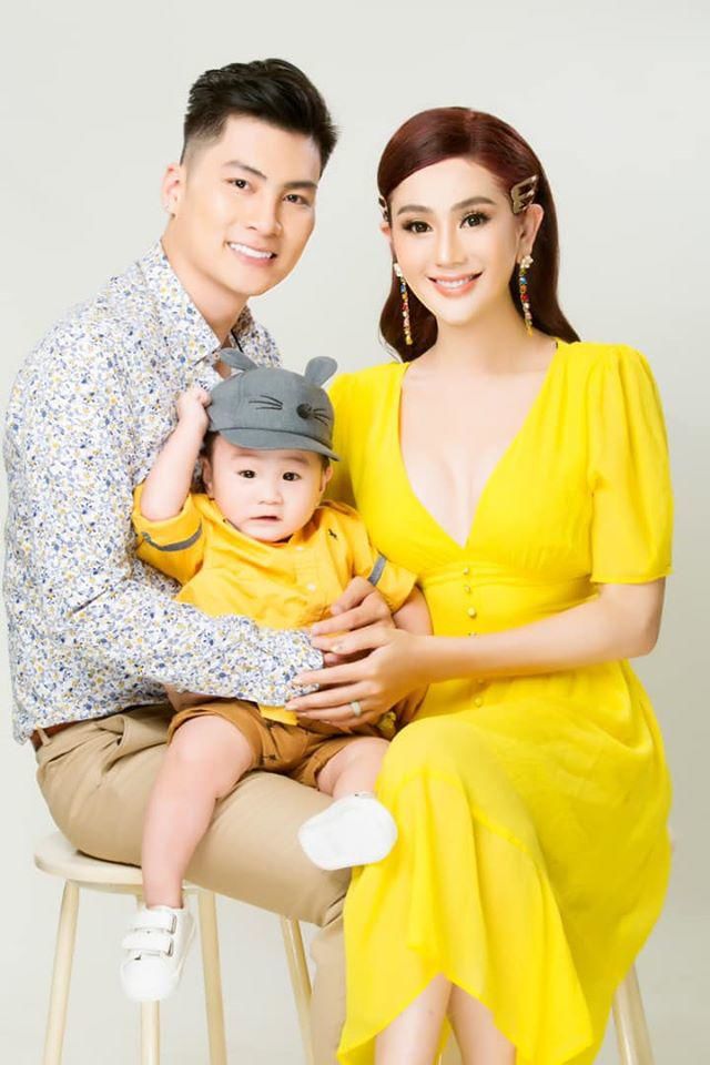 Cận mặt con trai của Lâm Khánh Chi: Bụ bẫm, đáng yêu