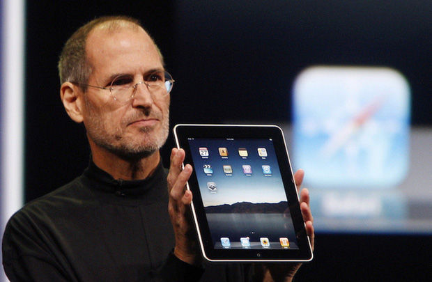 Dở khóc dở cười với lý do ra đời iPad: dùng đọc email trong... toilet