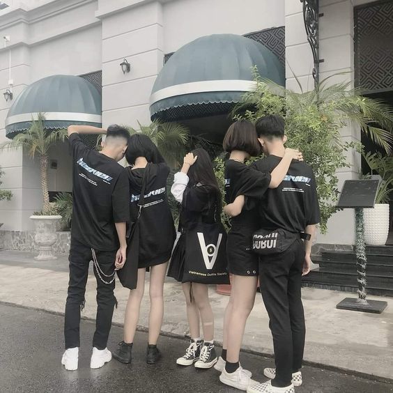 Bi kịch là khi nhóm bạn 3 đứa mà hết 2 đứa có bồ, còn mỗi mình F.A
