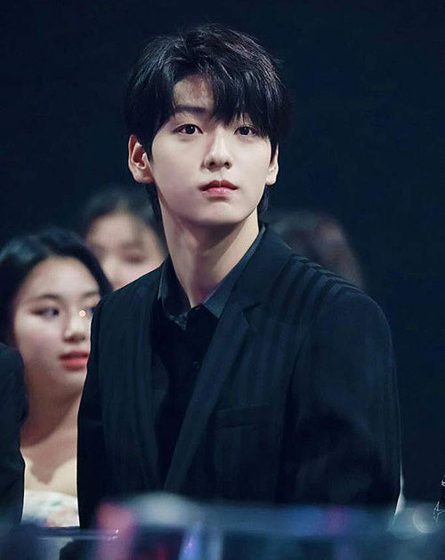 7 tân binh Kpop như bước ra từ truyện tranh vì vừa đẹp vừa khí chất